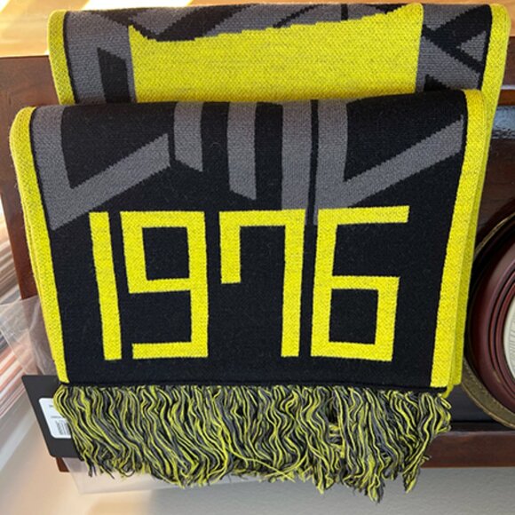 MCM Après-Ski Logo Merino Wool Scarf - NWT - Picture 3 of 8